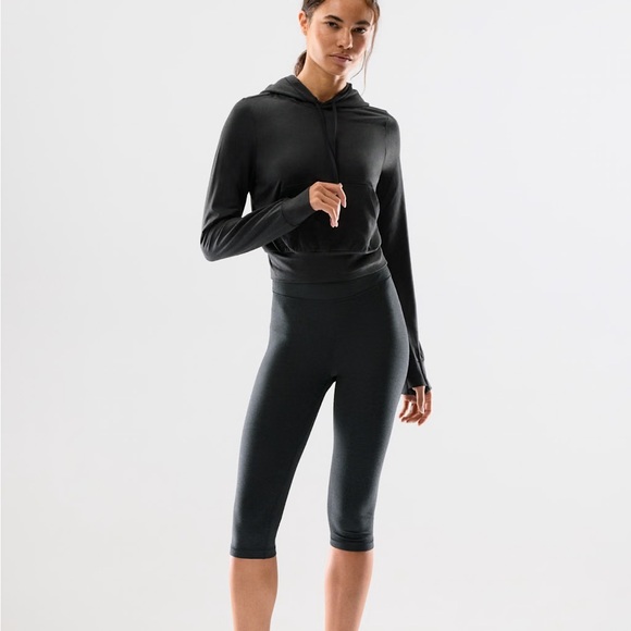 Aritzia Pants - Aritzia SoftWhip Flawless Hi-Rise Capri Leggings